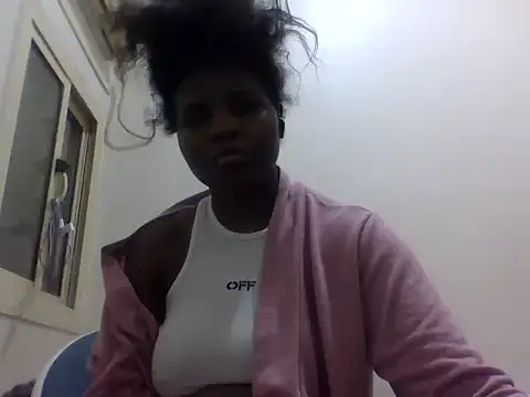 Snapshot of queenzuena chatting on 5, 5, 2026 queenzuena online show from 5, 5, 2026