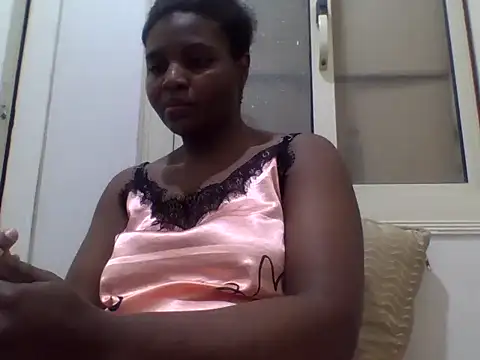 Snapshot of queenzuena chatting on 8, 5, 2026 queenzuena online show from 8, 5, 2026