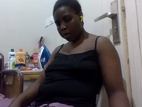 Snapshot of queenzuena chatting on 21, 5, 2026 queenzuena online show from 21, 5, 2026