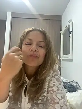 Snapshot of Leyna_liu chatting on 14, 9, 2025 Leyna liu online show from 14, 9, 2025