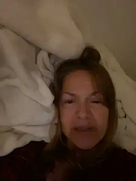 Snapshot of Leyna_liu chatting on 25, 10, 2025 Leyna liu online show from 25, 10, 2025