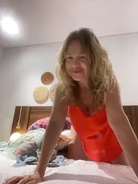 Snapshot of Leyna_liu chatting on 25, 2, 2025 Leyna liu online show from 25, 2, 2025