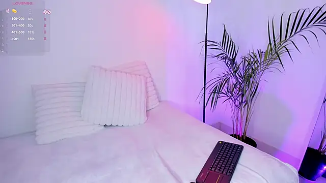 Snapshot of meow_moon_ chatting on 1, 3, 2025 meow moon online show from 1, 3, 2025