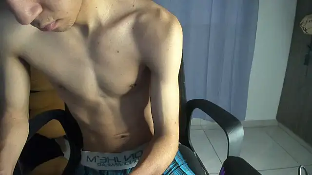 Snapshot of isaaclatino chatting on 21, 10, 2025 isaaclatino online show from 21, 10, 2025