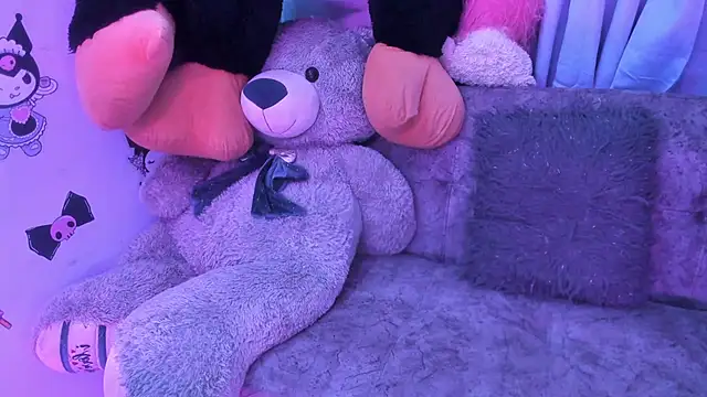 Snapshot of isaaclatino chatting on 14, 11, 2025 isaaclatino online show from 14, 11, 2025