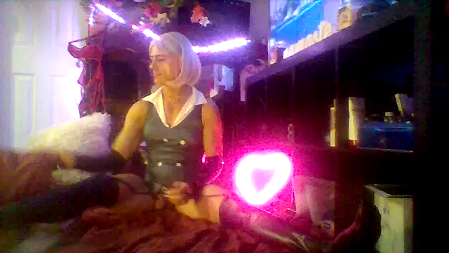 Snapshot of JessicaFitney chatting on 26, 10, 2025 JessicaFitney online show from 26, 10, 2025