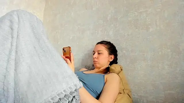 Adela Vetta online show from 3, 3, 2025