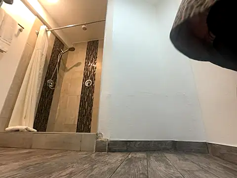 Snapshot of tatted-bitty chatting on 17, 10, 2025 tatted-bitty online show from 17, 10, 2025