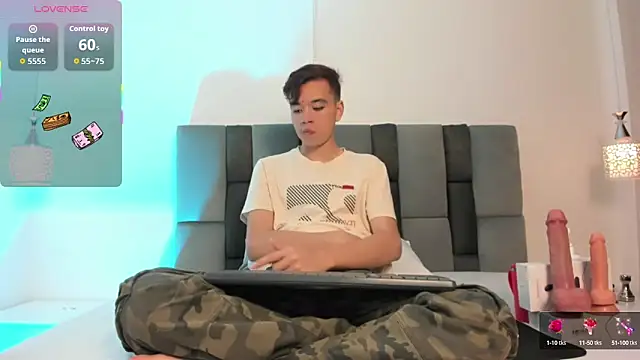 Snapshot of bunny_maxi chatting on 8, 10, 2025 bunny maxi online show from 8, 10, 2025