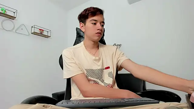 Snapshot of bunny_maxi chatting on 29, 11, 2025 bunny maxi online show from 29, 11, 2025