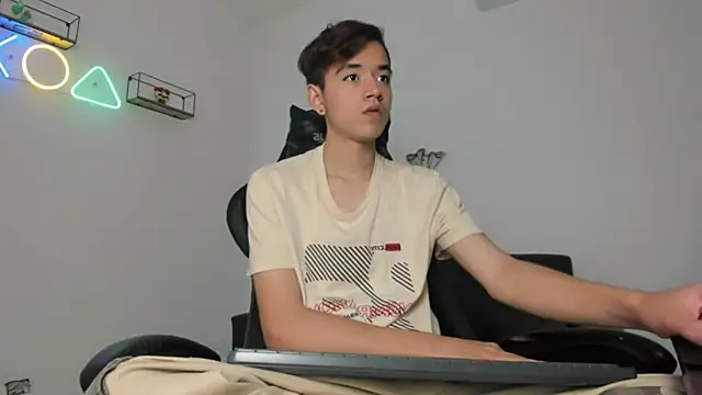 Snapshot of bunny_maxi chatting on 17, 11, 2025 bunny maxi online show from 17, 11, 2025