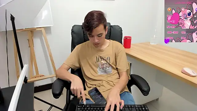 Snapshot of bunny_maxi chatting on 6, 11, 2025 bunny maxi online show from 6, 11, 2025