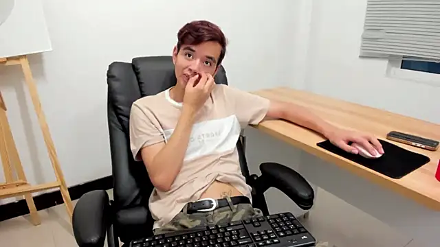 Snapshot of bunny_maxi chatting on 27, 11, 2025 bunny maxi online show from 27, 11, 2025