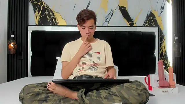 Snapshot of bunny_maxi chatting on 21, 11, 2025 bunny maxi online show from 21, 11, 2025