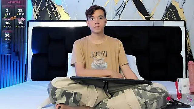 Snapshot of bunny_maxi chatting on 25, 10, 2025 bunny maxi online show from 25, 10, 2025