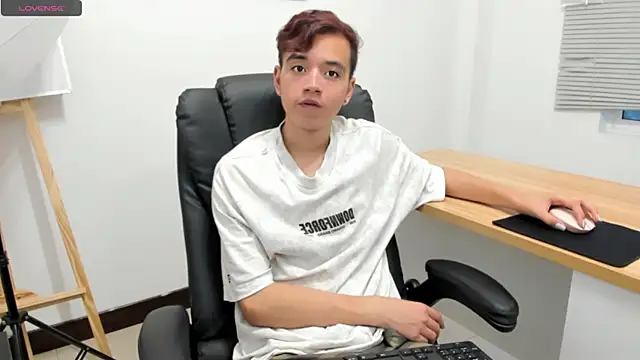 Snapshot of bunny_maxi chatting on 29, 10, 2025 bunny maxi online show from 29, 10, 2025