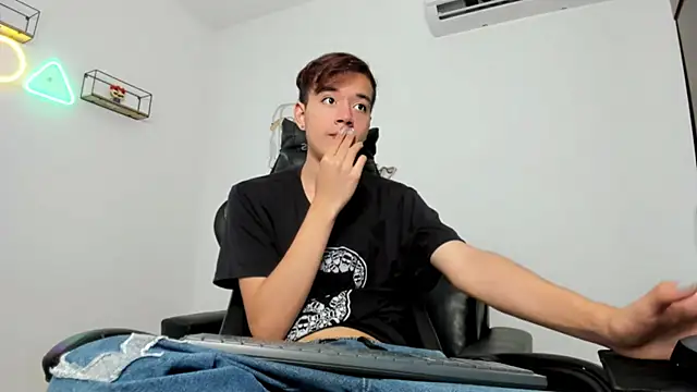 Snapshot of bunny_maxi chatting on 3, 11, 2025 bunny maxi online show from 3, 11, 2025