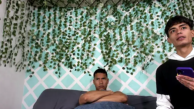 oliverhot2005 online show from 12, 10, 2025