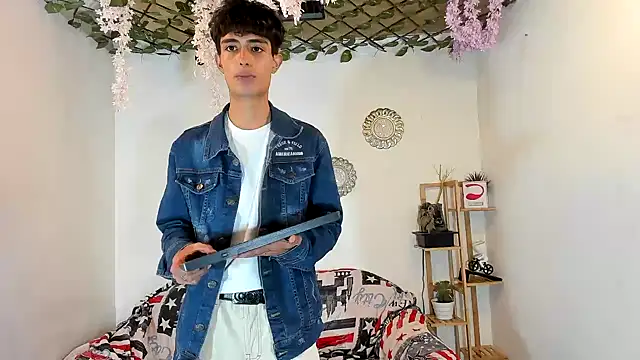 oliverhot2005 online show from 5, 11, 2025