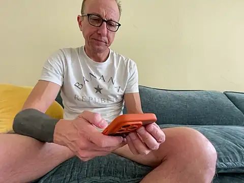 Snapshot of mouser21212 chatting on 7, 5, 2026 mouser21212 online show from 7, 5, 2026