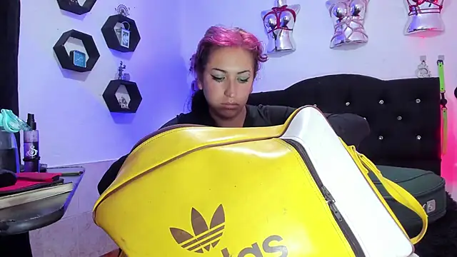 Snapshot of LucyStrike_ chatting on 24, 11, 2025 LucyStrike online show from 24, 11, 2025