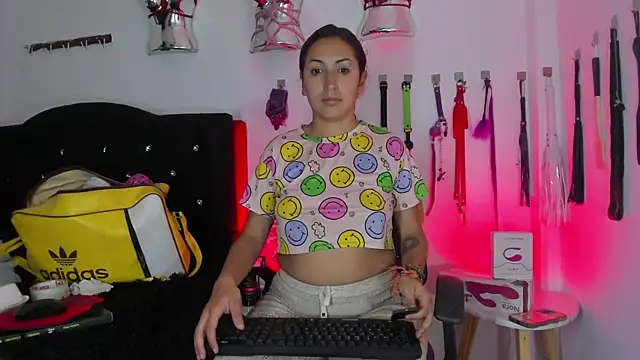 Snapshot of LucyStrike_ chatting on 4, 11, 2025 LucyStrike online show from 4, 11, 2025