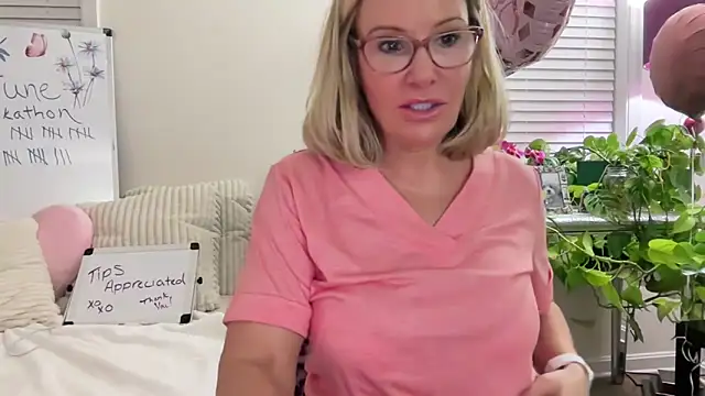 Snapshot of Milf_Goddess chatting on 15, 6, 2026 Milf Goddess online show from 15, 6, 2026