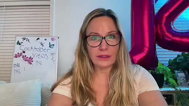 Milf Goddess online show from 14, 10, 2025