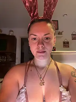 Luccreccia  online show from 2, 4, 2026