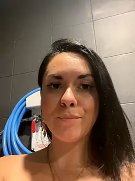 Luccreccia  online show from 13, 12, 2025