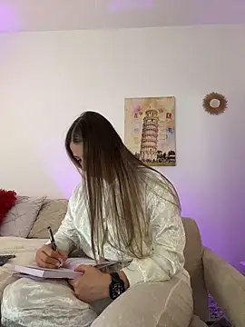 Ashleyjenner  online show from 18, 4, 2026