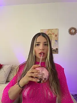 Ashleyjenner  online show from 14, 4, 2026