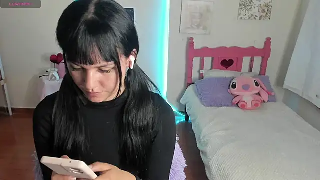 cute roxy online show from 27, 2, 2025