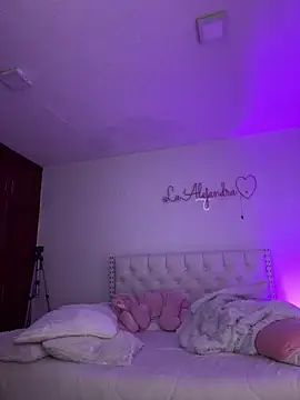 alee lenoxx online show from 23, 4, 2026