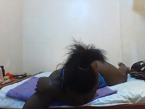 Snapshot of princess-cutie12 chatting on 27, 6, 2026 princess-cutie12 online show from 27, 6, 2026