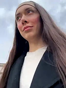 emiliasommer online show from 17, 10, 2025