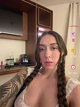 Snapshot of emiliasommer chatting on 28, 5, 2026 emiliasommer online show from 28, 5, 2026