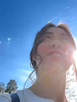 emiliasommer online show from 7, 10, 2025