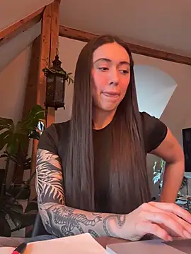 emiliasommer online show from 4, 12, 2025