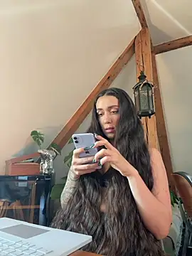 emiliasommer online show from 9, 7, 2026