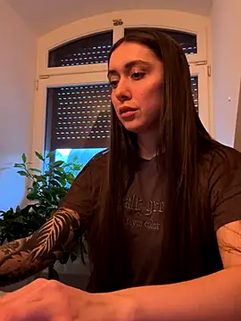 emiliasommer online show from 28, 11, 2025