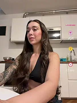 Snapshot of emiliasommer chatting on 2, 6, 2026 emiliasommer online show from 2, 6, 2026