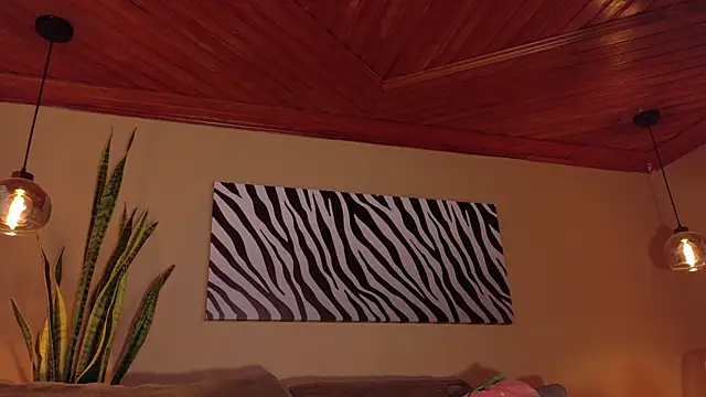 Hannah Borbon online show from 11, 10, 2025