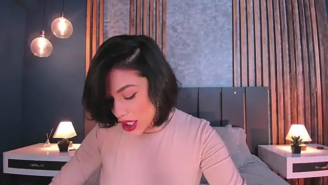 Hannah Borbon online show from 4, 3, 2025