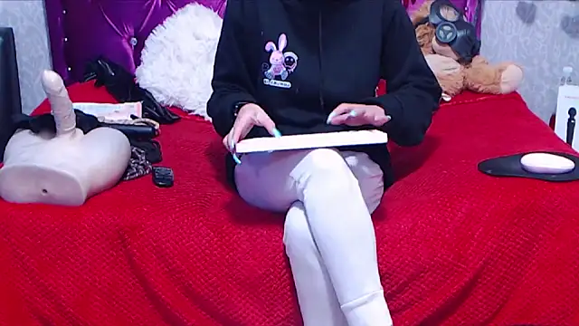 Snapshot of AyshaScott chatting on 4, 10, 2025 AyshaScott online show from 4, 10, 2025