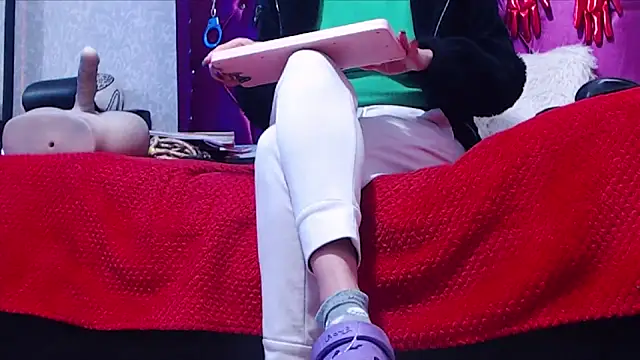 AyshaScott online show from 9, 1, 2026