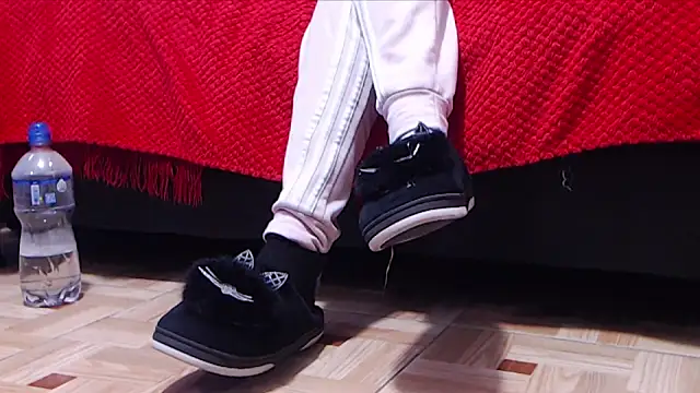 AyshaScott online show from 8, 10, 2025