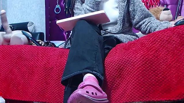 AyshaScott online show from 12, 11, 2025