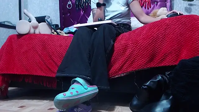 AyshaScott online show from 4, 11, 2025