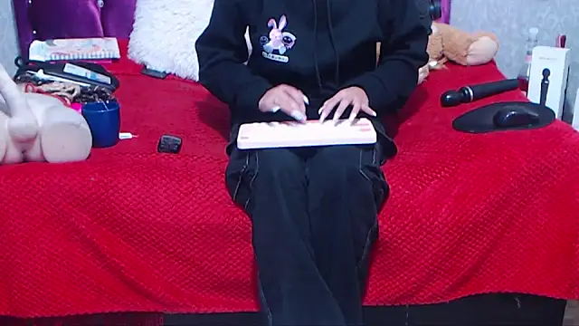 AyshaScott online show from 2, 11, 2025